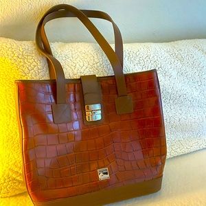 Retro Dooney and Bourke alligator type leatherback extremely good condition